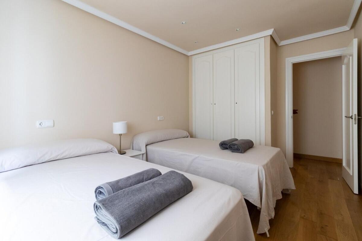 Апартаменти Apartamento Centro Gijon Con Parking Екстер'єр фото
