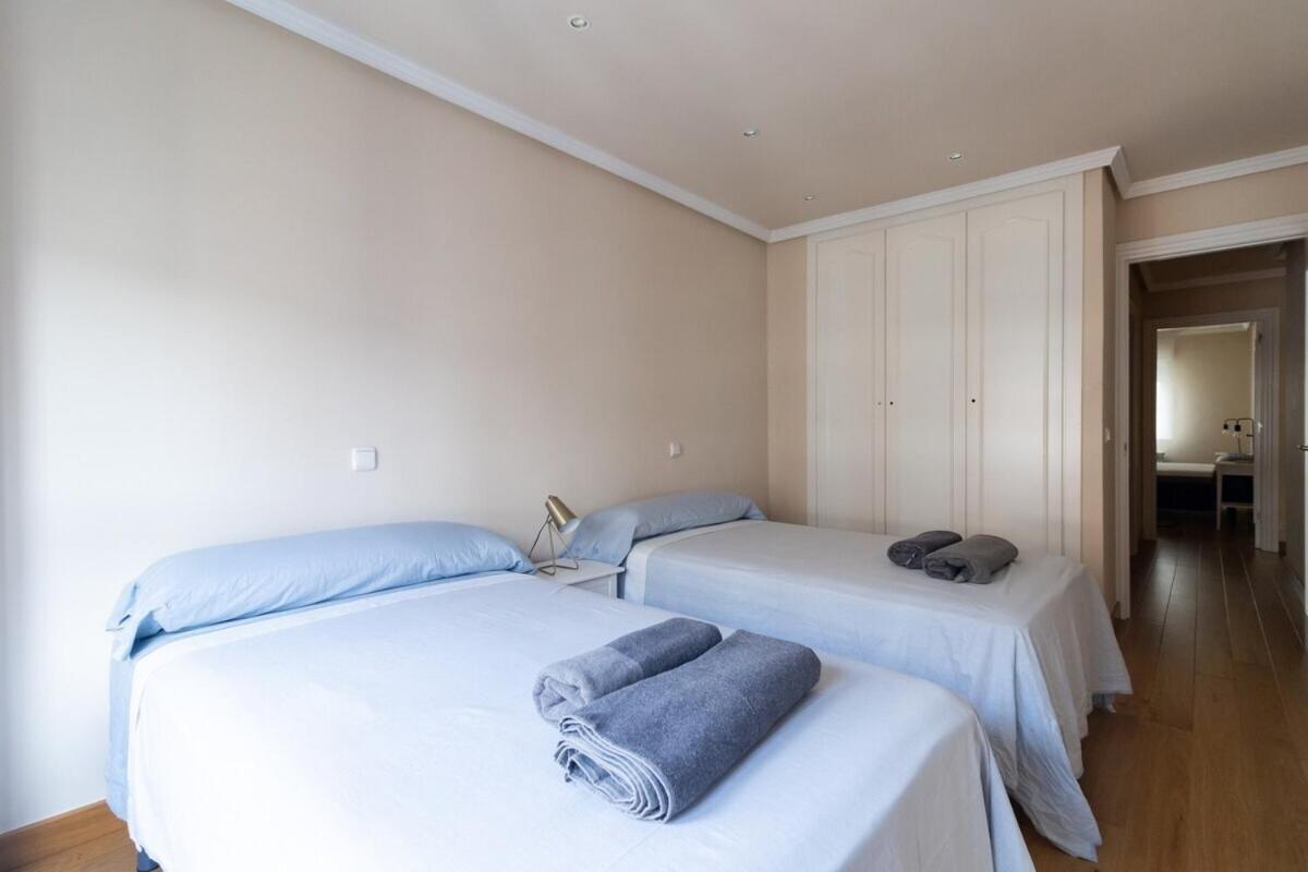 Апартаменти Apartamento Centro Gijon Con Parking Екстер'єр фото